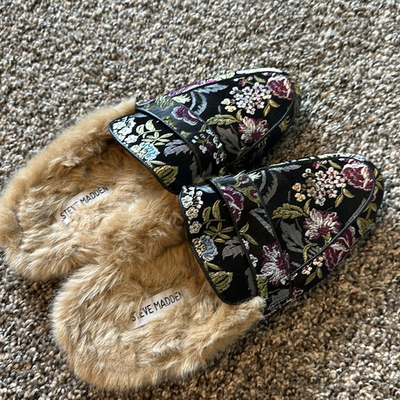 Steve Madden slip in flats. Lightly used. Size 10 women. - Picture 6 of 6